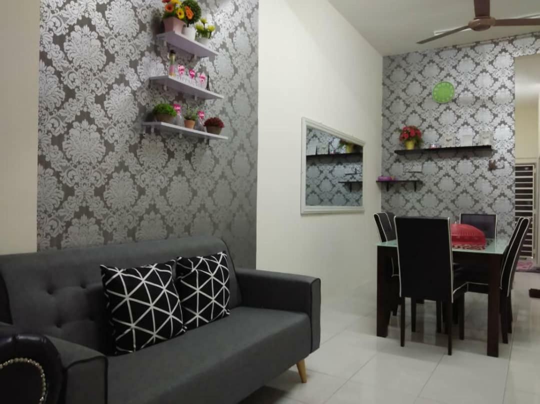 Zah'Ra Homestay Kuala Lipis Exteriör bild