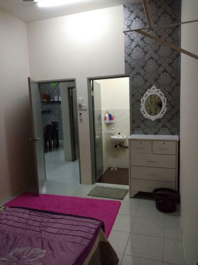 Zah'Ra Homestay Kuala Lipis Exteriör bild
