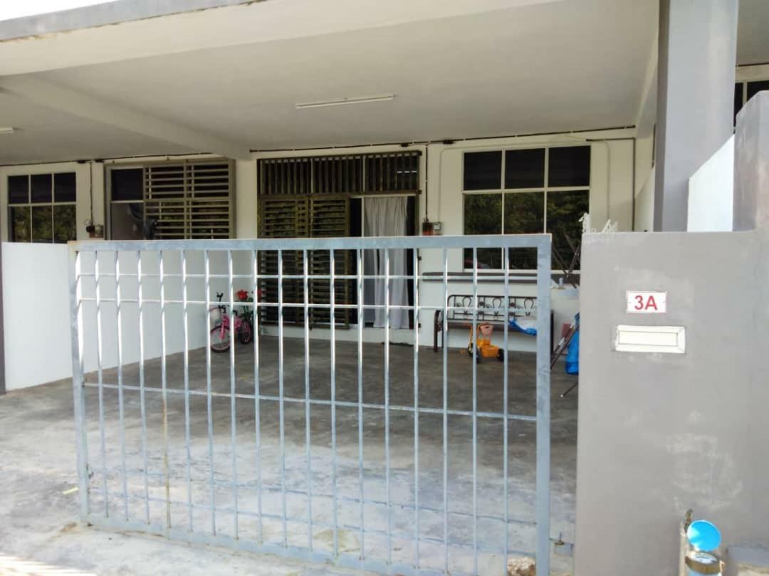 Zah'Ra Homestay Kuala Lipis Exteriör bild