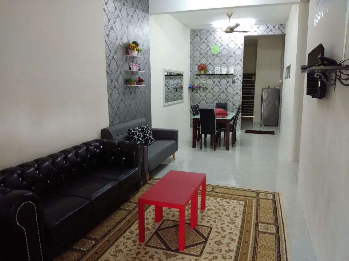 Zah'Ra Homestay Kuala Lipis Exteriör bild