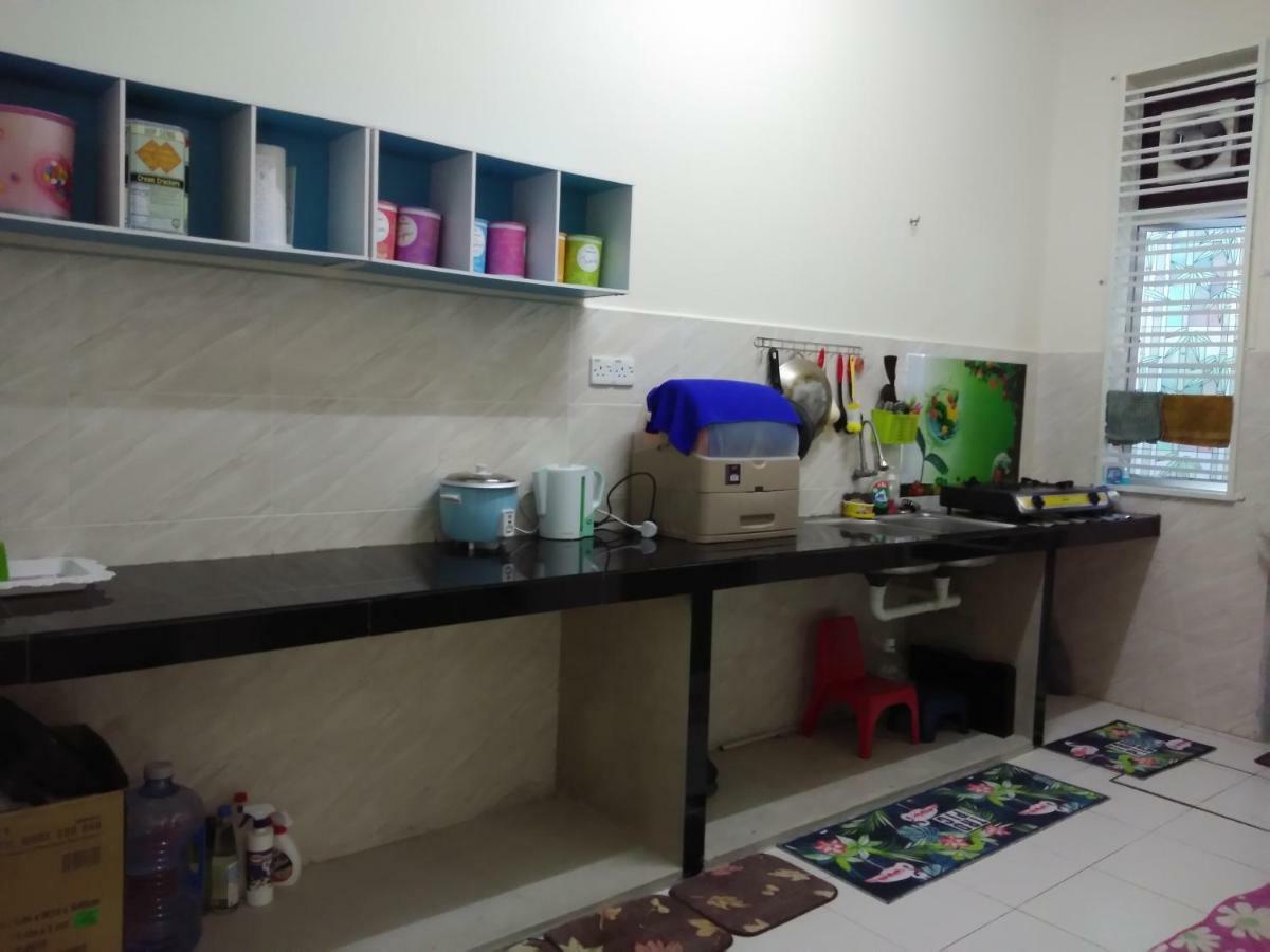Zah'Ra Homestay Kuala Lipis Exteriör bild